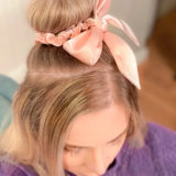 Invisibobble Sprunchie Slim Ballerina Bow - scrunchie per capelli fini con nastro removibile